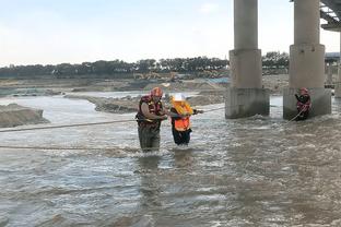 人美心善！迭戈-科斯塔在巴西参与洪水救援，与众人合力救助百人